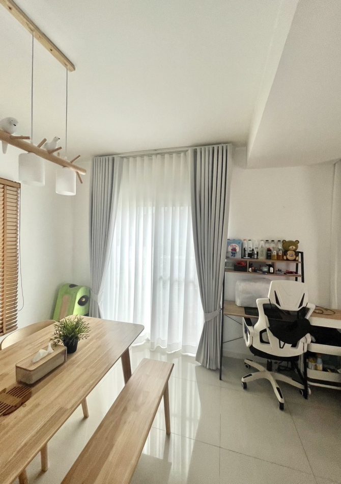 S__6455315_0 ม่านลอน ห้องนั่งเล่น ติดตั้งโดยร้านผ้าม่าน นครปฐม
